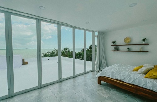 Othon P. Blanco House | Villa con Piscina y Jacuzzi Frente a la Playa