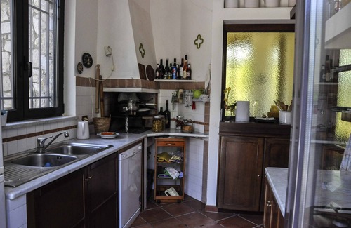 Pagnano Villa | Villa Nèfisi, three rooms, large spaces and garden with hammock and Jacuzzi.