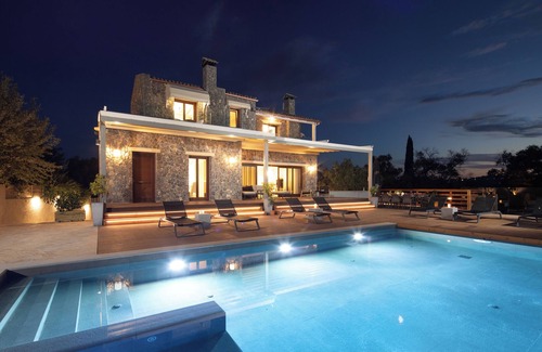 Corfu Town Villa | Villa Nera: Luxurious seaview retreat in Corfu's Kefalomandouko Hill.