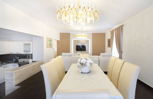 Pridraga Villa | Villa next to the sea, private heated pool,ensuite bathroom