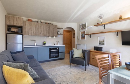 Villa Dalegno Apartment | Villa Nice View - One Bedroom Apartment, Sleeps 4