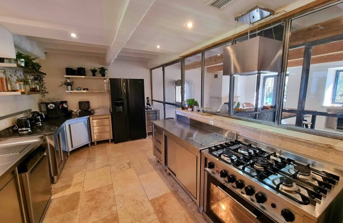 L'Isle-sur-la-Sorgue House | Villa Nova – Luxury Villa with Spa & Pool near L'Isle-sur-la-Sorgue