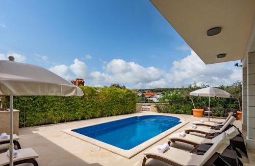 Pjescana Uvala House | Villa Oasi Pool & Spa - Happy Rentals