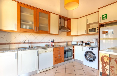 Barracao Villa | Villa Odelouca by Gestaz