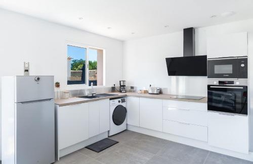 Saint-Mitre-les-Remparts Villa | "Villa One" 80 m2 avec Jacuzzi