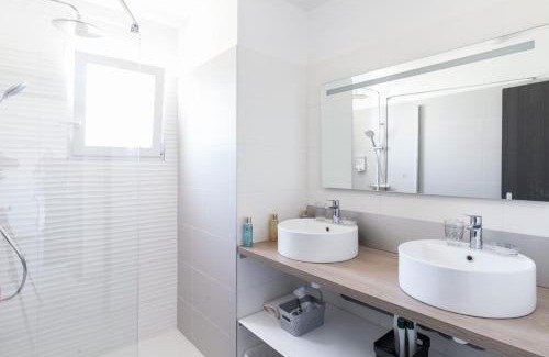 Saint-Mitre-les-Remparts Villa | "Villa One" 80 m2 avec Jacuzzi