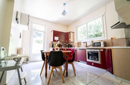 Blois Villa | Villa overlooking the Loire River Terrace Parking