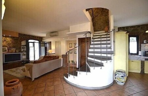 Vinci Villa | Villa Pagliara: A characteristic and welcoming three-story villa in the characteristic style of the Tuscan countryside, with Free WI-FI.