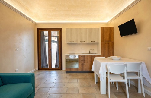 Lizzano Villa | Villa 'Palma 1' with Private Garden, Wi-Fi and Air Conditioning