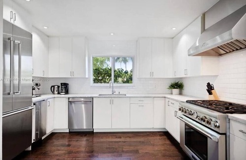 South Lake House | Villa Palma: Hollywood Beach Walk-Private Pool & Tiki Hut-October November Deal