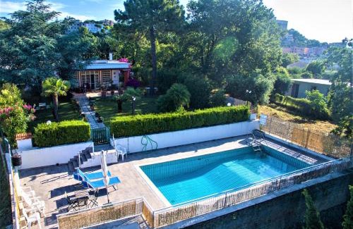 Minturno Villa | VILLA PANORAMICA CON PISCINA E GIARDINO PER 6 A MINTURNO