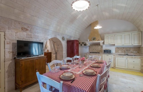 Castellana Grotte Villa | Villa Paringa - Three Bedroom Villa, Sleeps 8