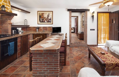 Villanueva del Trabuco Villa | Villa 'Pasa Fina, Luxury Holiday Retreat' with Mountain View, Shared Pool and Wi-Fi