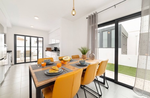 Pataias Villa | Villa Pataias - 3 Bedroom Holiday home in Pataias - SCH064