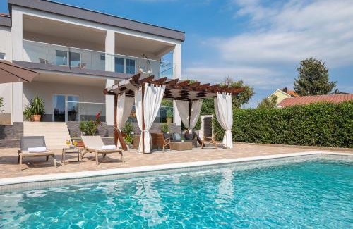 Pakostane Villa | Villa Peregrine