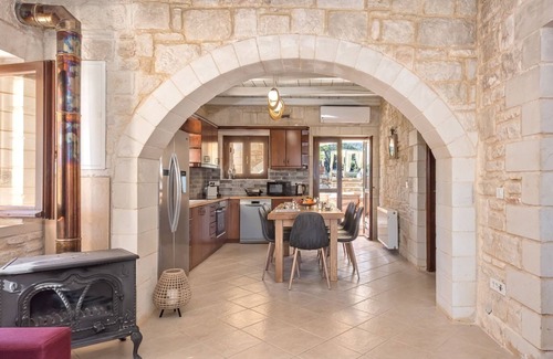 Apokoronas Villa | Villa Peristeri - Six Bedroom Villa, Sleeps 18