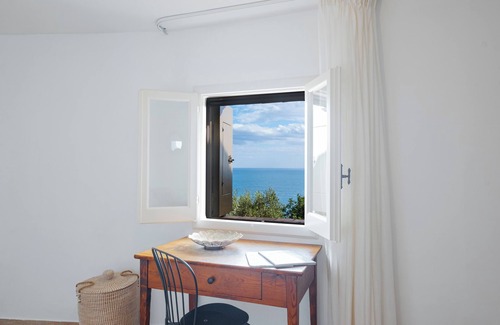 Corsano Villa | Villa Pethra Maris overlooking the Sea with Pool