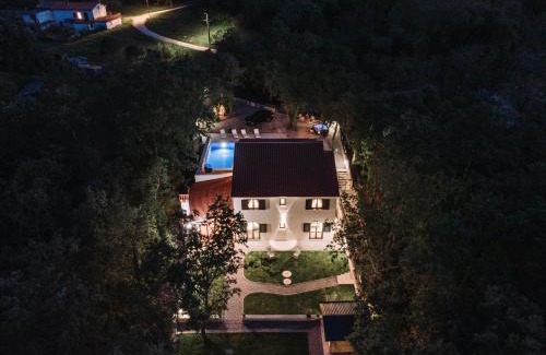 Marceljani Villa | VILLA PORTUM - Serenity, Nature, Heated Pool, FAMILY ONLY