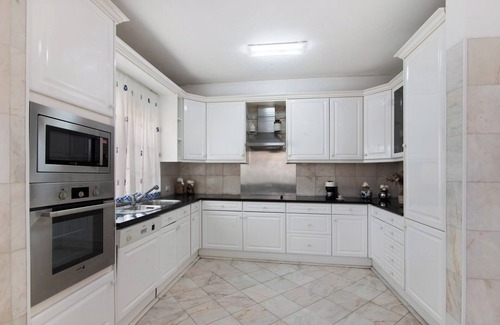 Montechoro Villa | Villa 'Rebelo' with Private Pool, Private Garden and Wi-Fi