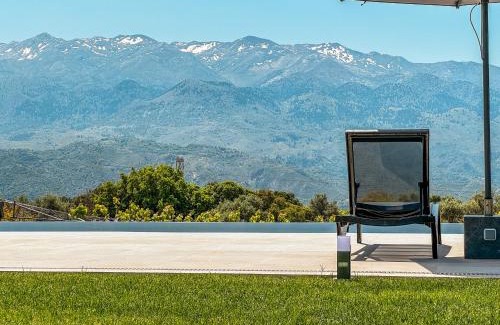 Malaxa Villa | Villa Recluso-3 bd luxury country villa, huge heated pool with hydromassage, individual bbq & large yard, mountain view