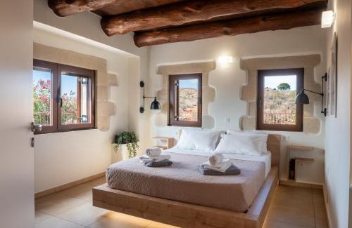 Malaxa Villa | Villa Recluso-3 bd luxury country villa, huge heated pool with hydromassage, individual bbq & large yard, mountain view