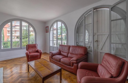 Saint-Laurent-du-Var Apartment | Villa REYOSAM, 6 chambres, Piscine & Hammam