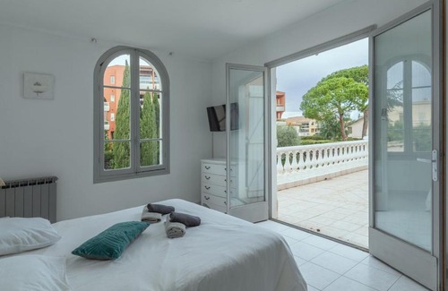 Saint-Laurent-du-Var Apartment | Villa REYOSAM, 6 chambres, Piscine & Hammam
