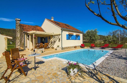 Krusvar Villa | Villa Romansa near Split- heated pool peace, bbq