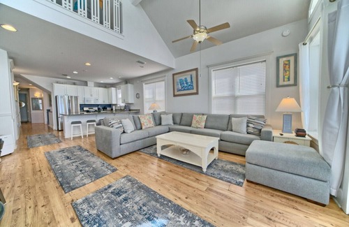 Fort Bay Condo | Villa Rosemary - Shared Pool & Tennis, Sleeps 18!