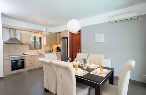 Karavomylos Villa | Villa Roses by Villa Plus
