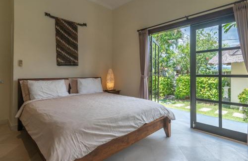 Banjartegehe Villa | Villa Sali: luxury beach villa with staff!