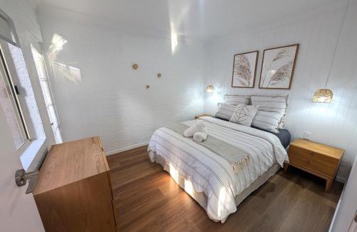 Forster House | Villa Salina - 150m to One Mile Beach