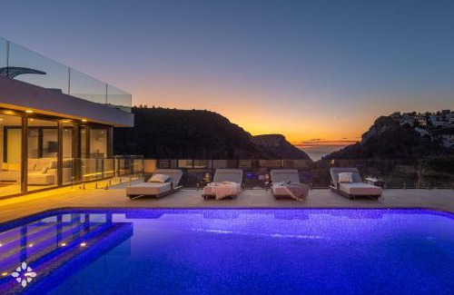 Arnella Villa | Villa Sea Happiness by Abahana Luxe