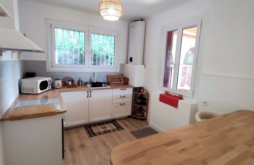 Le Revest-les-Eaux House | VILLA Sleeps up to 11, wooded area with panoramic view