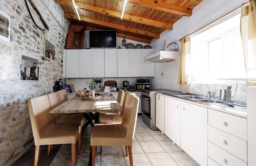 Thalames House | Villa Somatiana: Traditional Stone House