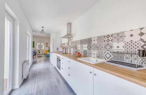 Valenciennes Villa | Villa Spacieuse 6 ch/12 personnes/6 SDB WC privée