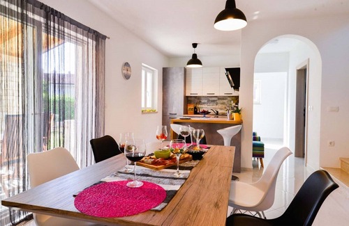 Radini Villa | Villa Stella in Juricani