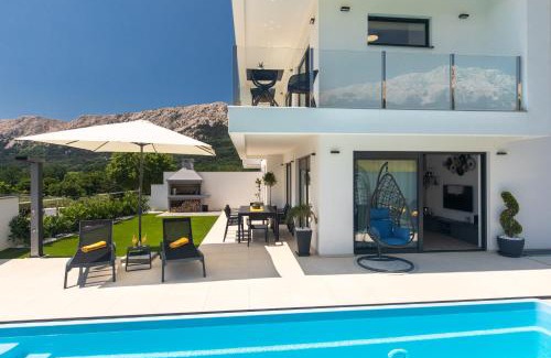 Jurandvor Villa | Villa Supernus II with Heated Pool
