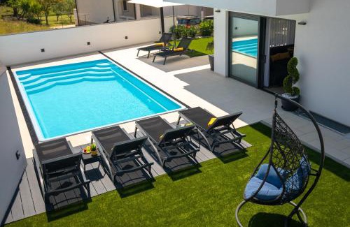 Jurandvor Villa | Villa Supernus II with Heated Pool