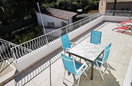 Le Brusc Apartment | Villa T3 avec Piscine, Jardin et Parking - Proche Plages et Commerces - FR-1-316-219