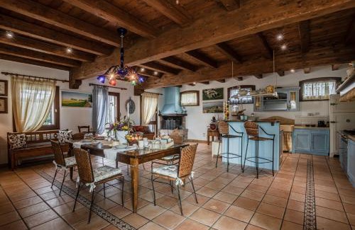 Ca' Pirami Villa | Villa Tania