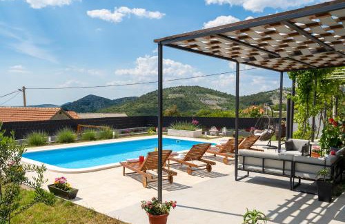 Blizna Donja House | Villa Terra with heated pool