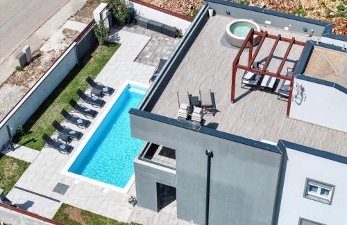 Murvica Villa | Villa Tia with heated pool & jacuzzi