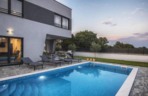 Jadreski Villa | Villa Tika in Pula for families with kids playground