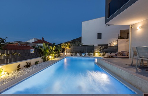 Vinisce Villa | Villa Todo with heated pool and jacuzzi
