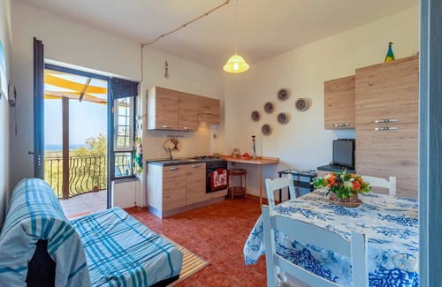 Sorso Apartment | Villa 'Trilocale Sea View' with Sea View, Shared Terrace and Private Garden
