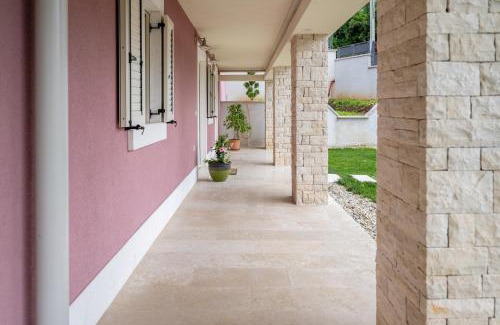 Vinez Villa | Villa Violetta Residence