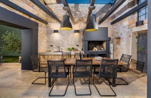 Banki Villa | Villa Vira