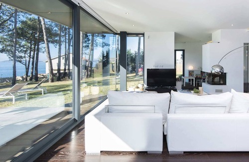 Paxarinas Villa | Villa Volvoreta (219), beachfront in Sanxenxo