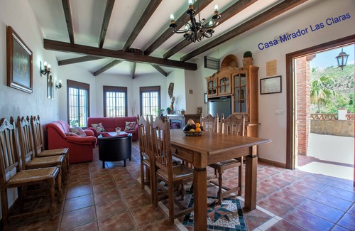 Iznate Villa | Villa with garden, swimming pool, Air Conditioning, WIFI, beautiful views.